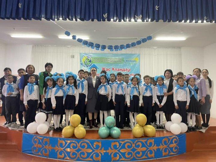 Тараз қаласы 19 орта мектебінің  “ЖАС ҰЛАН” мен “ ЖАС ҚЫРАН”  балалар мен жасөспірімдер ұйымына қабылдаудың салтанатты сәті!!!